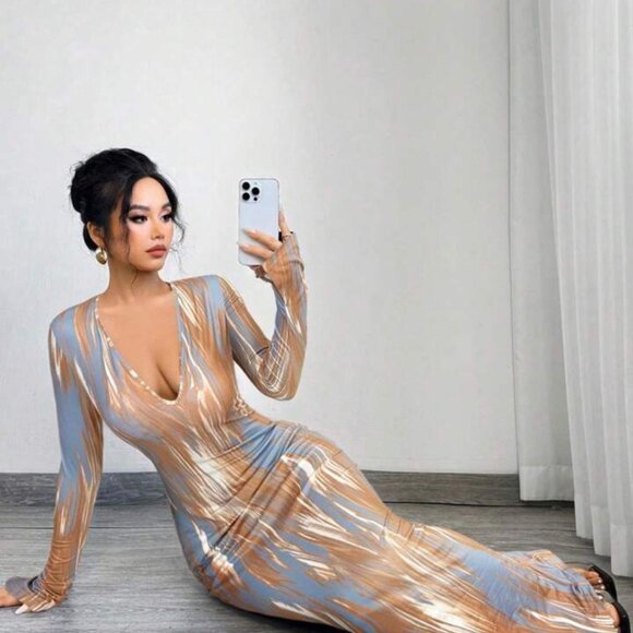 Dresses & Skirts - Bodycon Long Sleeve Dress